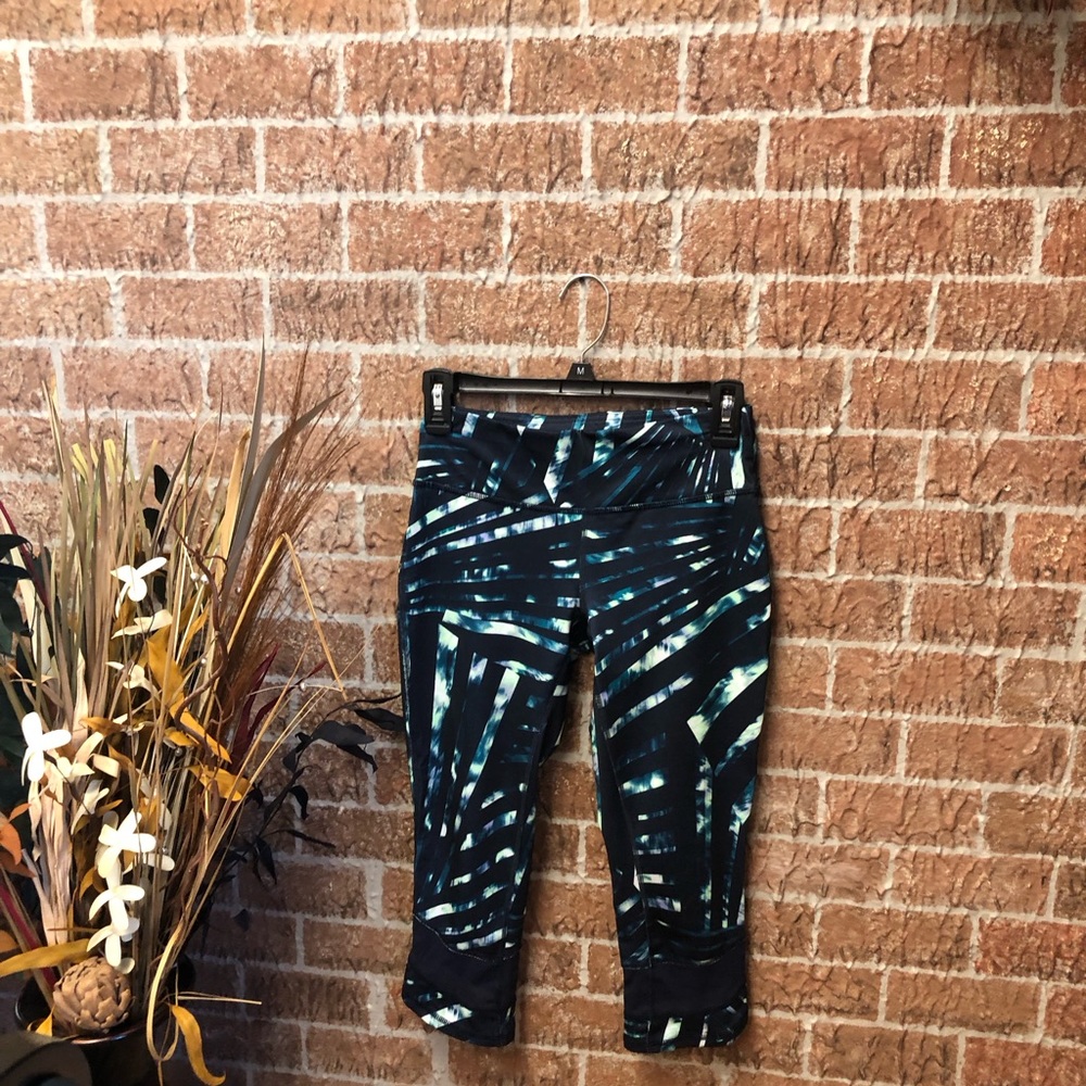 Barely Worn Tek Gear Women’s Capri Leggings Size XS Item #PK123